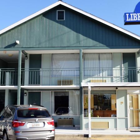 Liberty Inn Waynesboro Exterior photo