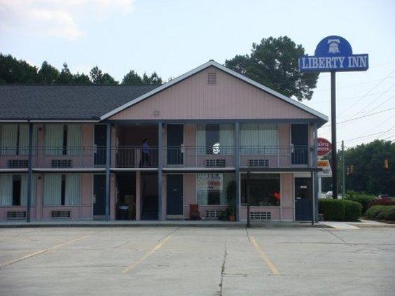 Liberty Inn Waynesboro Exterior photo